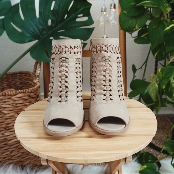 •LAST 3//Gold Coast Beige Chunky Heels• - Picture 5 of 8